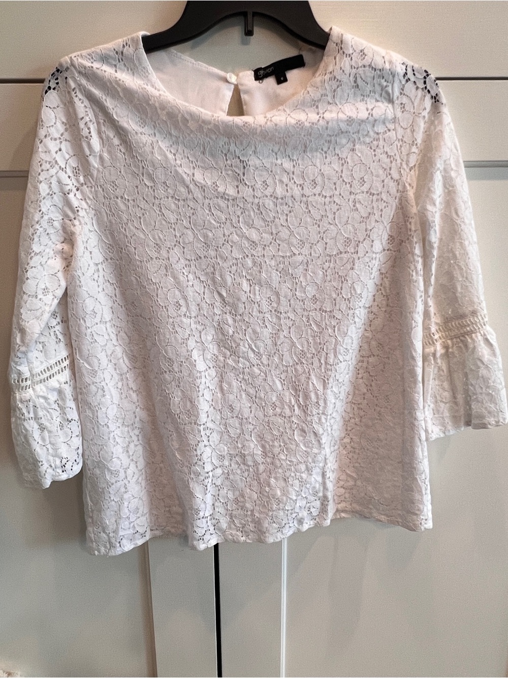 Gibson white floral lace blouse featuring 3/4 length bell sleeves-small